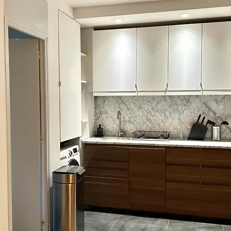 Big Eiffel Tower View *